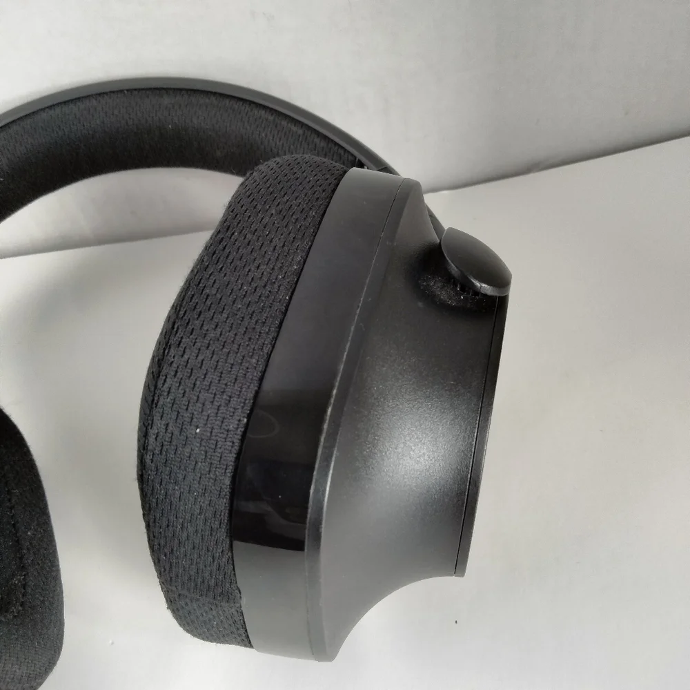 Logitech G533 Wireless DTS 7.1 Surround Gaming Headset. Included USB power cord